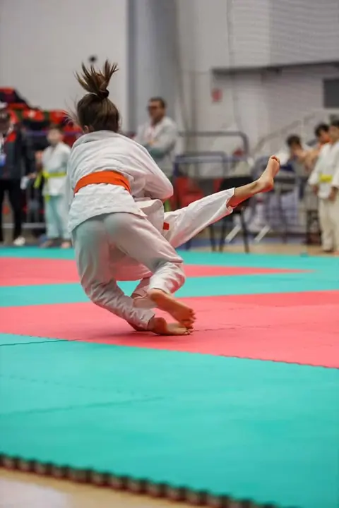 Judoka în zbor, la o aruncare